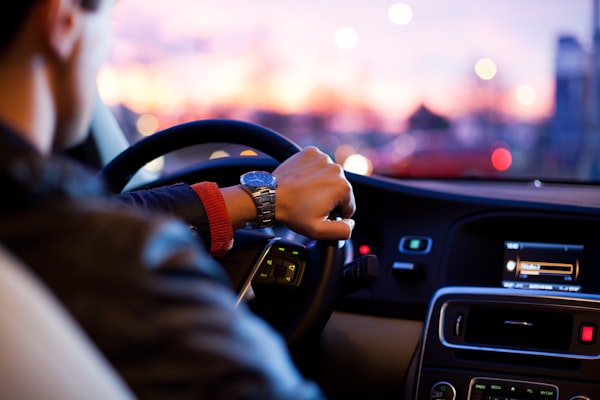 ¿Realmente sabe cómo conducir? 5 consejos que le certifican como un buen conductor