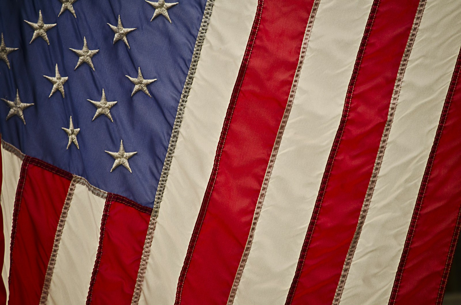 Nikon D5100 + Nikon AF-S DX Nikkor 55-200mm F4-5.6G ED sample photo. Flag of u.s,a photography