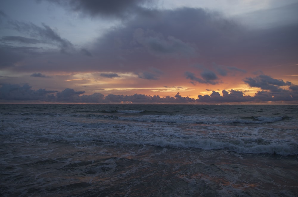 photographie de paysage de bord de mer