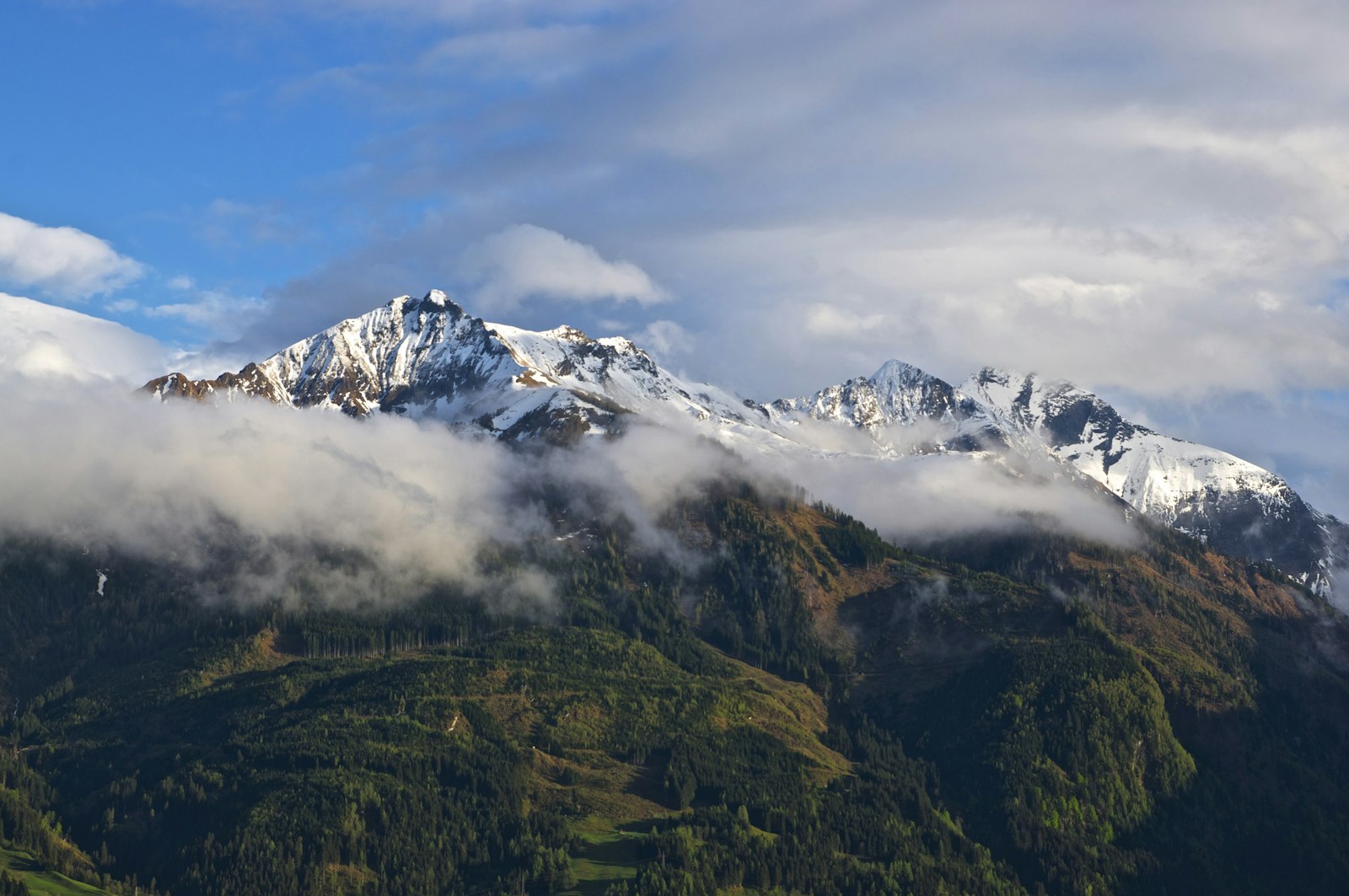 Tamron SP AF 17-50mm F2.8 XR Di II LD Aspherical (IF) sample photo. Snow capped mountain during photography