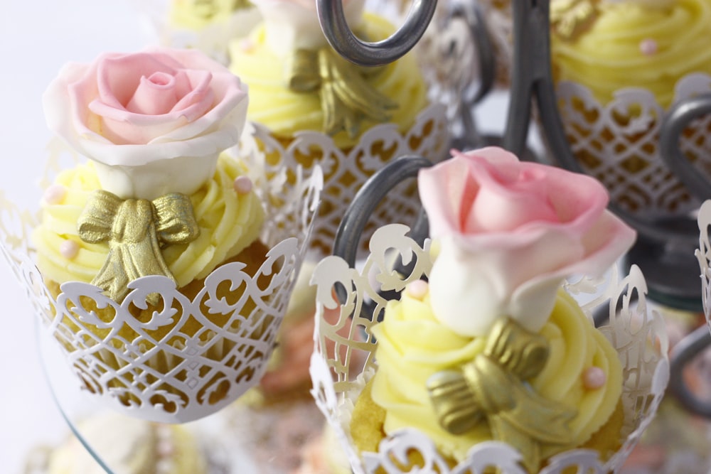 group of pink-and-white roses party favors