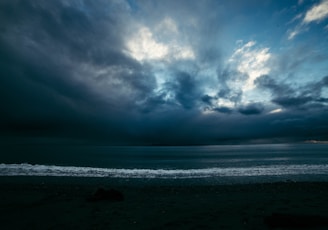 ocean under blue and gray sky