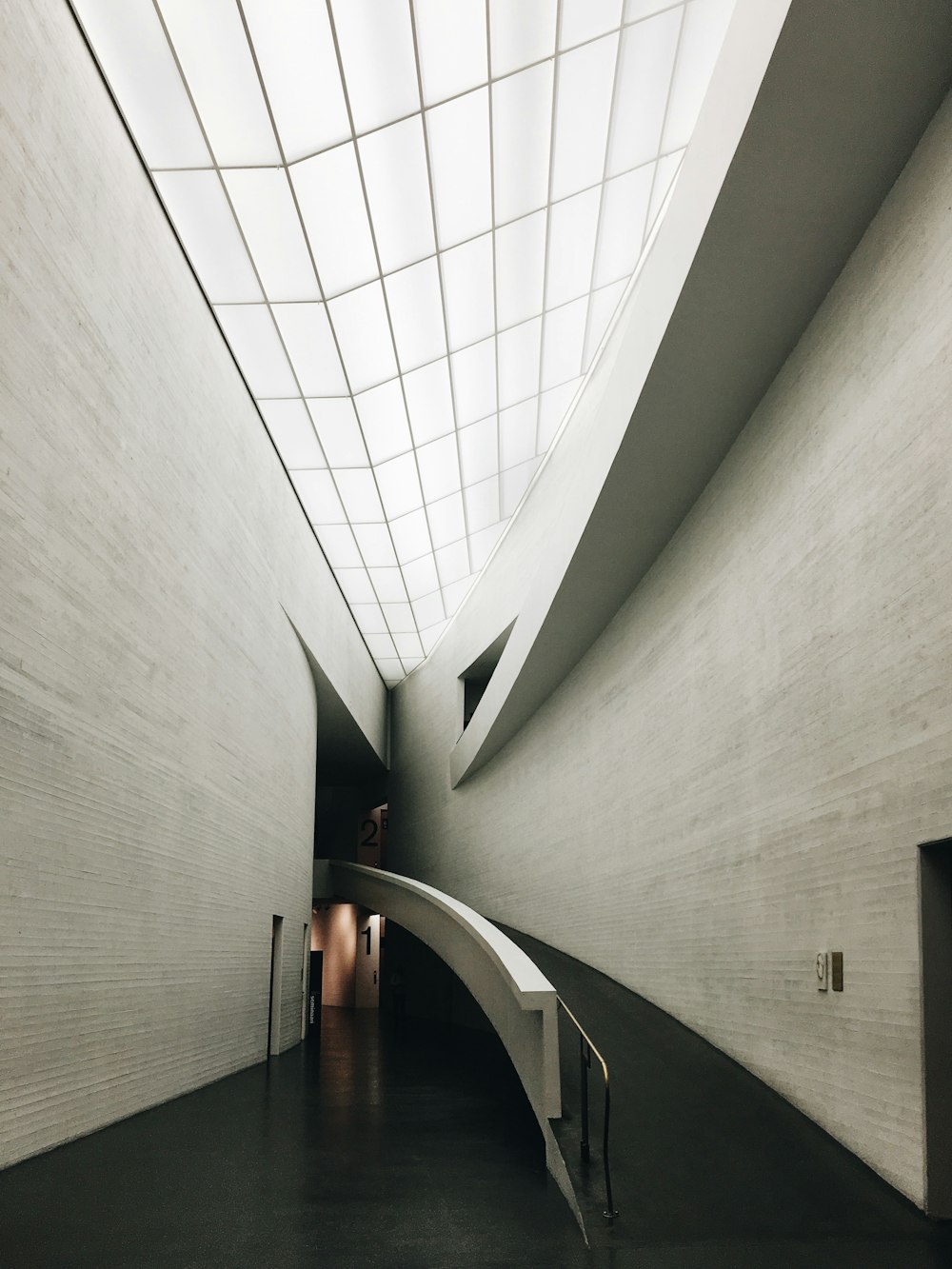 Vue intérieure du bâtiment blanc