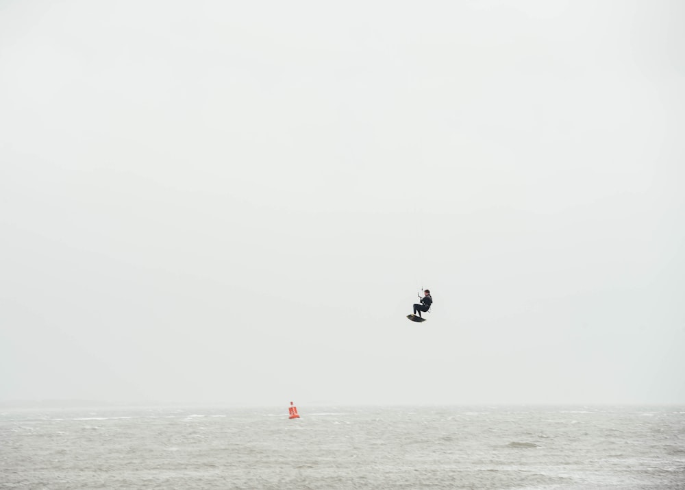 man doing para surfing during daytime