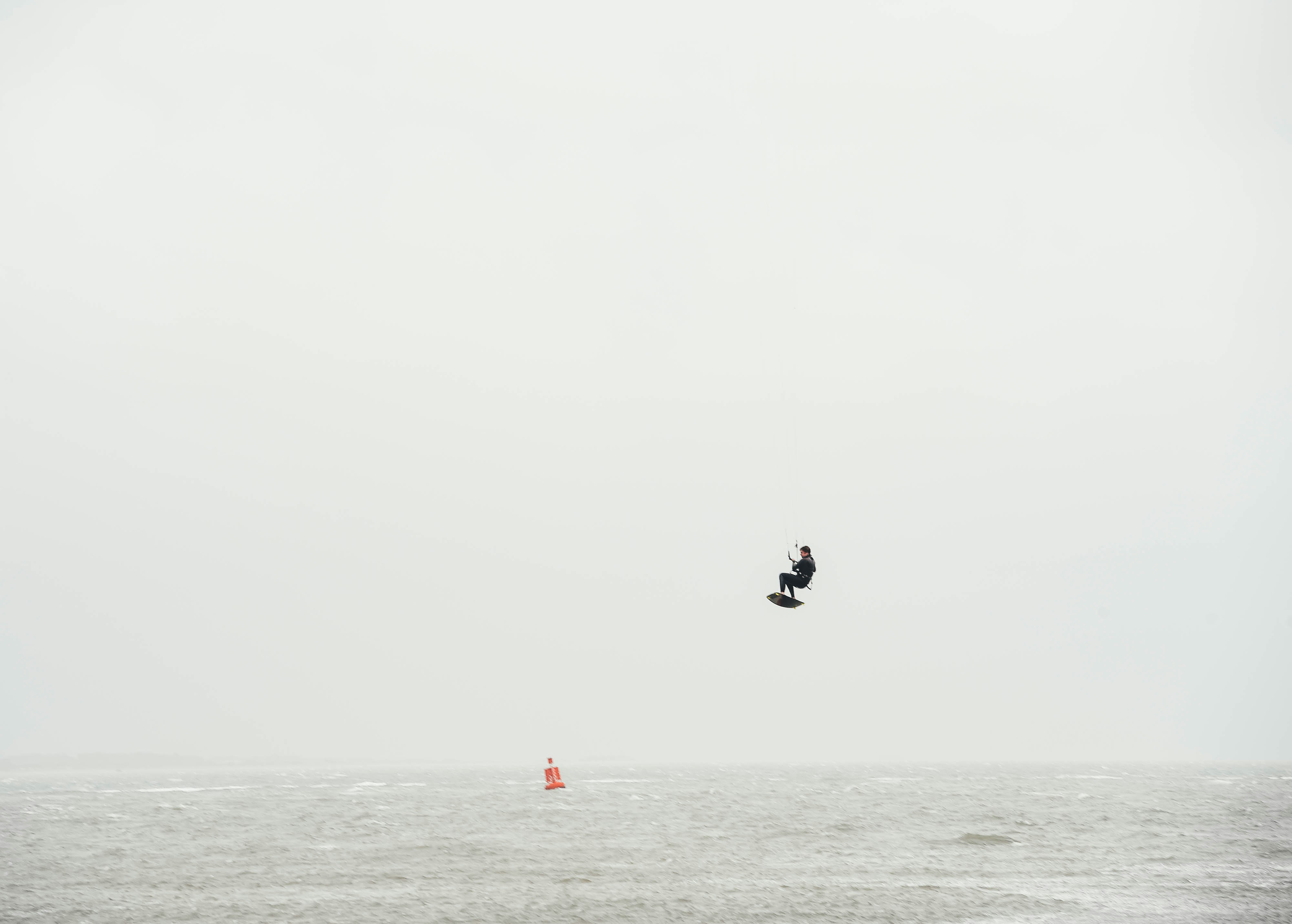 man doing para surfing during daytime