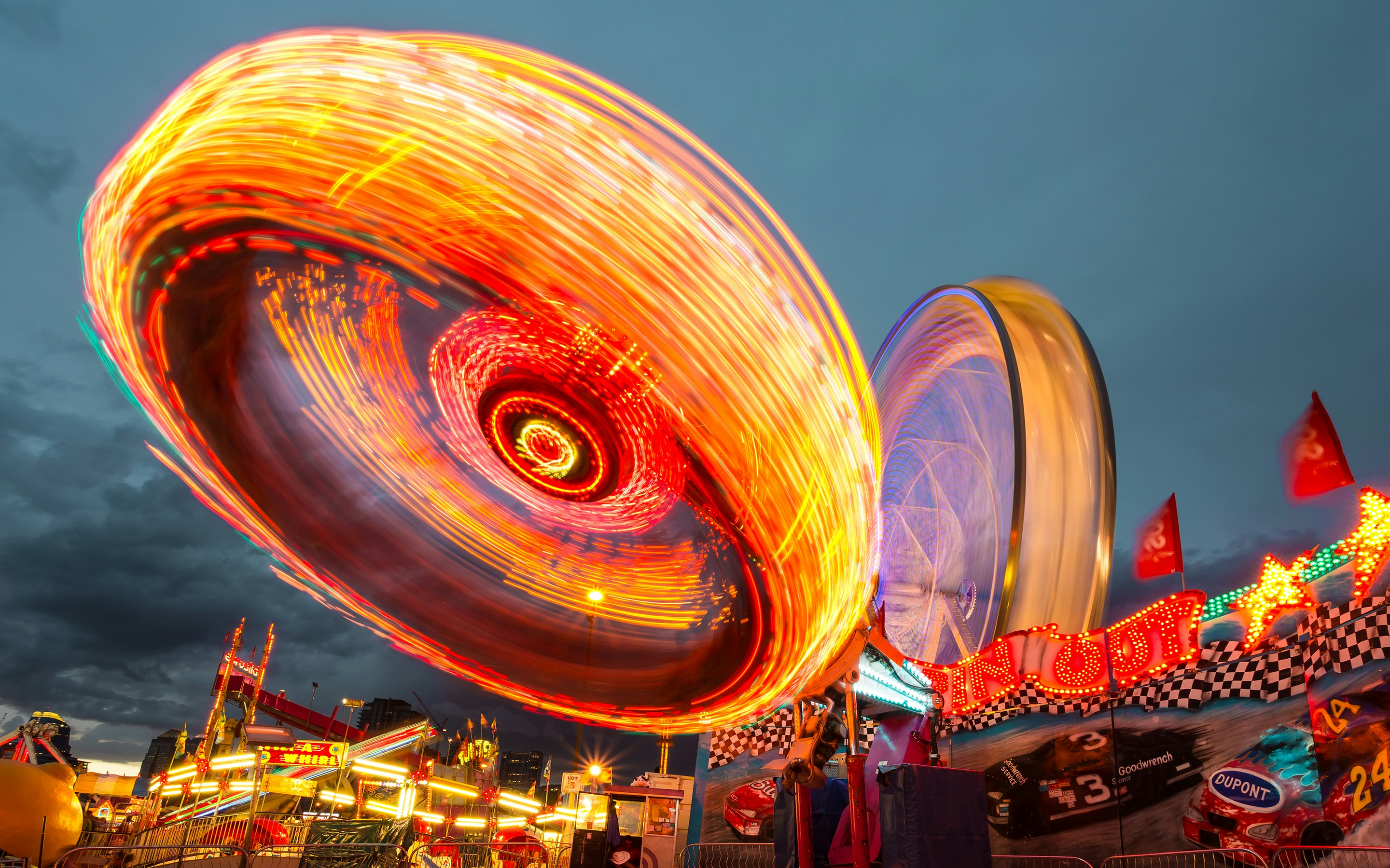 great photo recipe,how to photograph multicolored amusement park ride