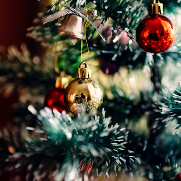 bauble balls hang on christmas tree by Rodion Kutsaev (https://unsplash.com/@frostroomhead)