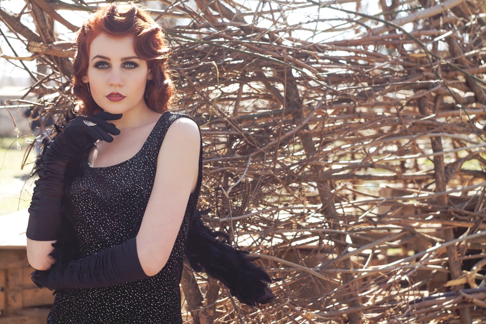 woman wearing black sleeveless scoop-neck top and black gloves