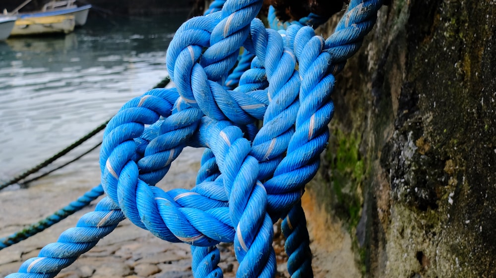 nudo de cuerda azul