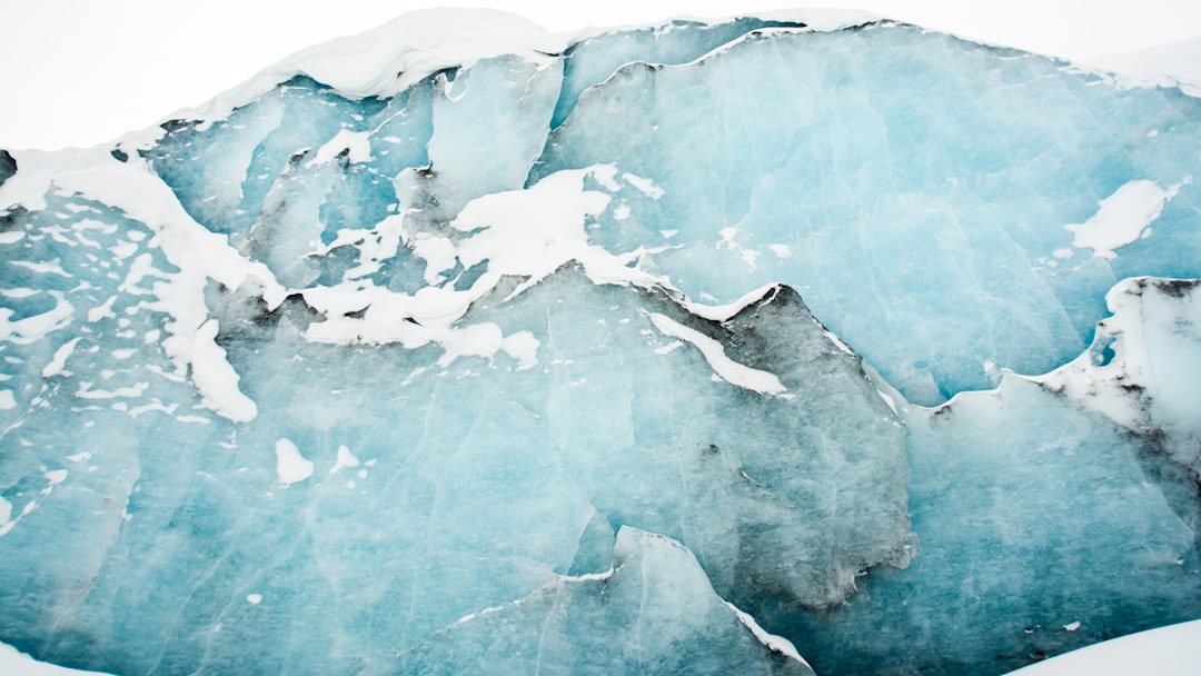 cracked ice floor,
