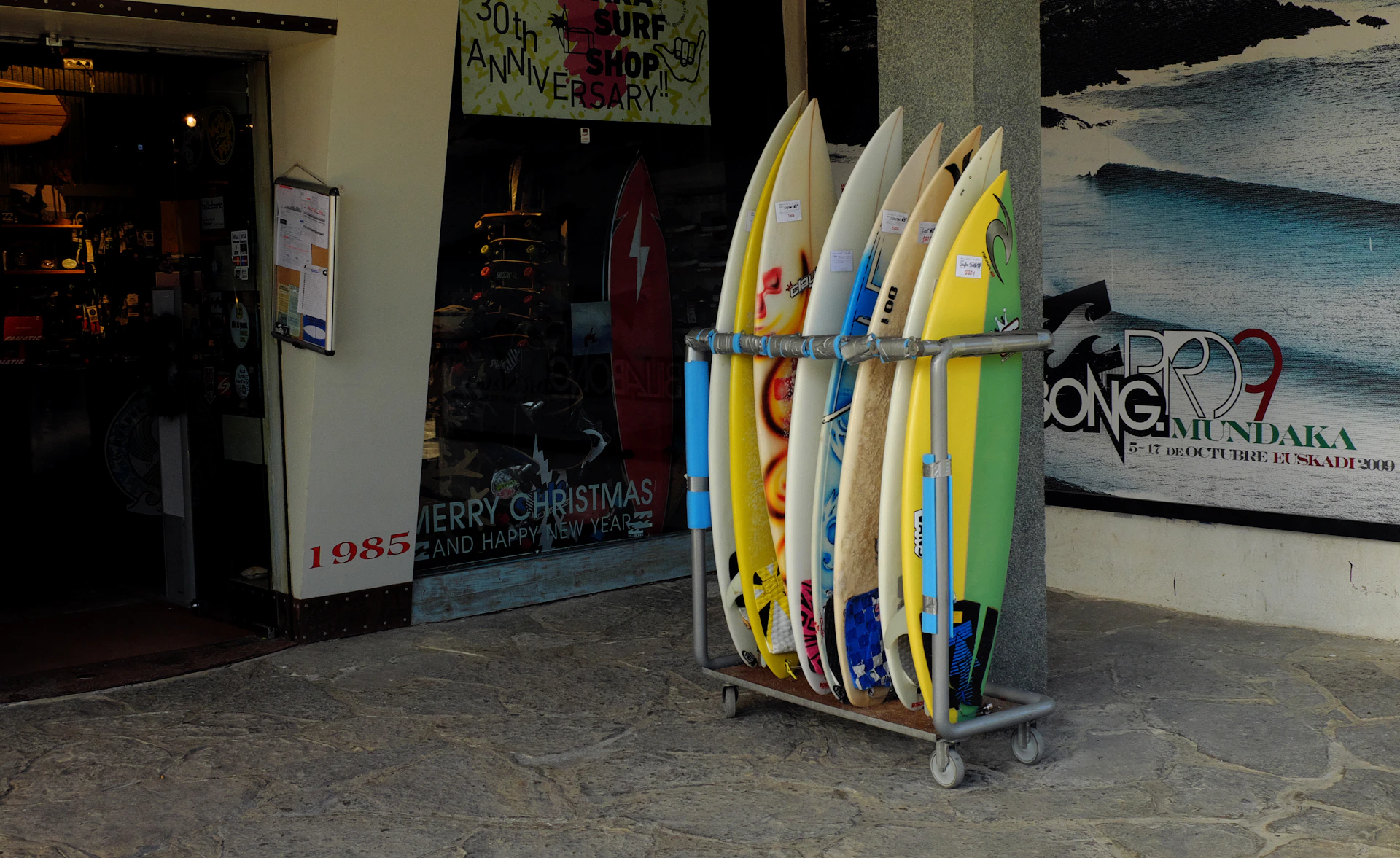 gray computer monitor