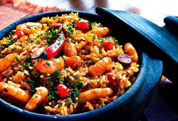 Stůl s připravenými pokrmy