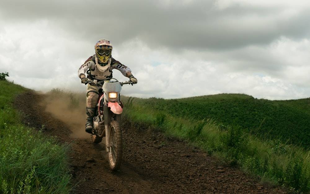 rule of thirds photography of white dirt bike