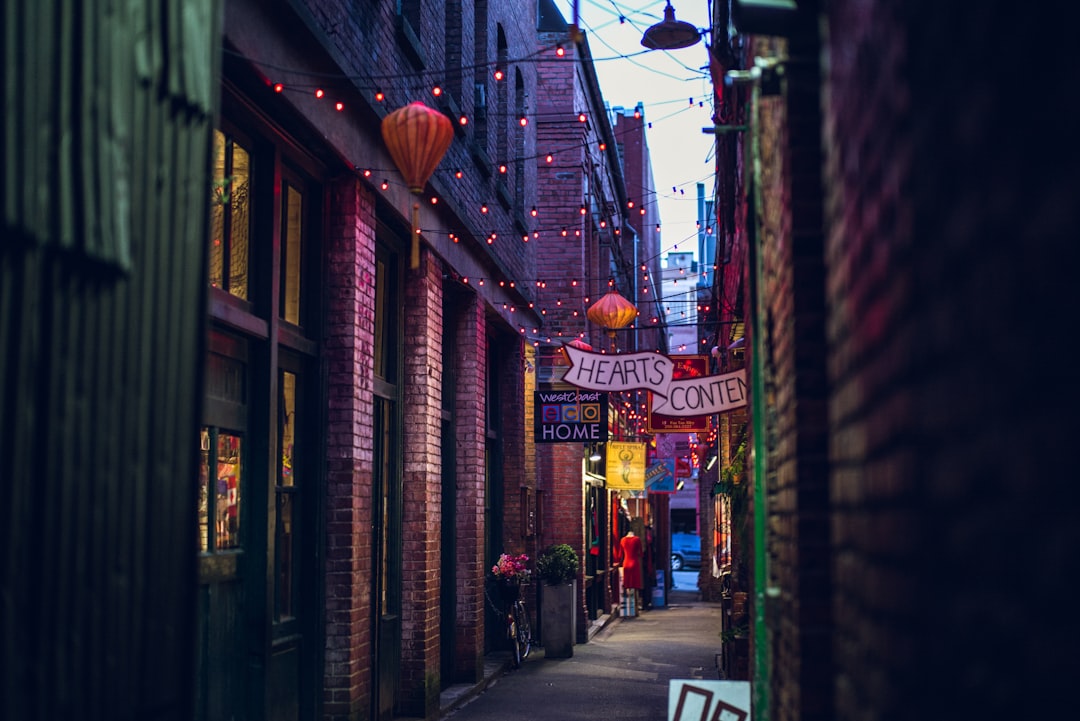 Finding Hidden Quality in High-Traffic Tourist Destinations — How to find the best hidden