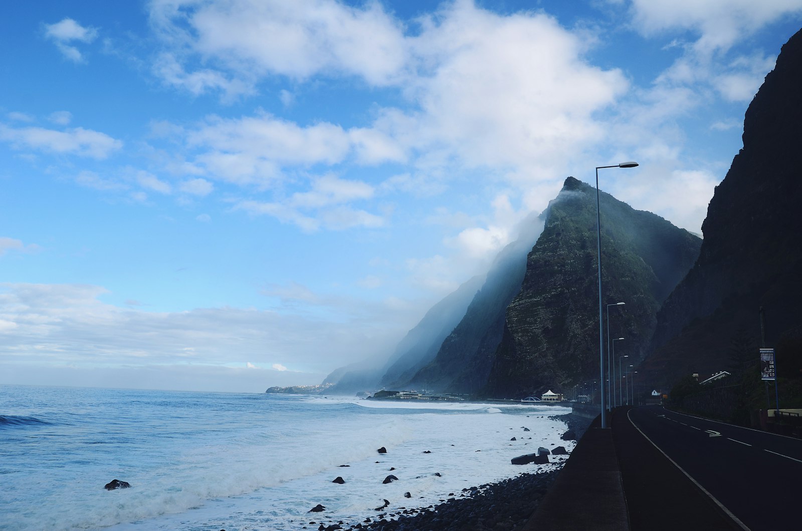 Nikon D7000 + Sigma 18-50mm F2.8 EX DC Macro sample photo. Lamp post on seashore photography