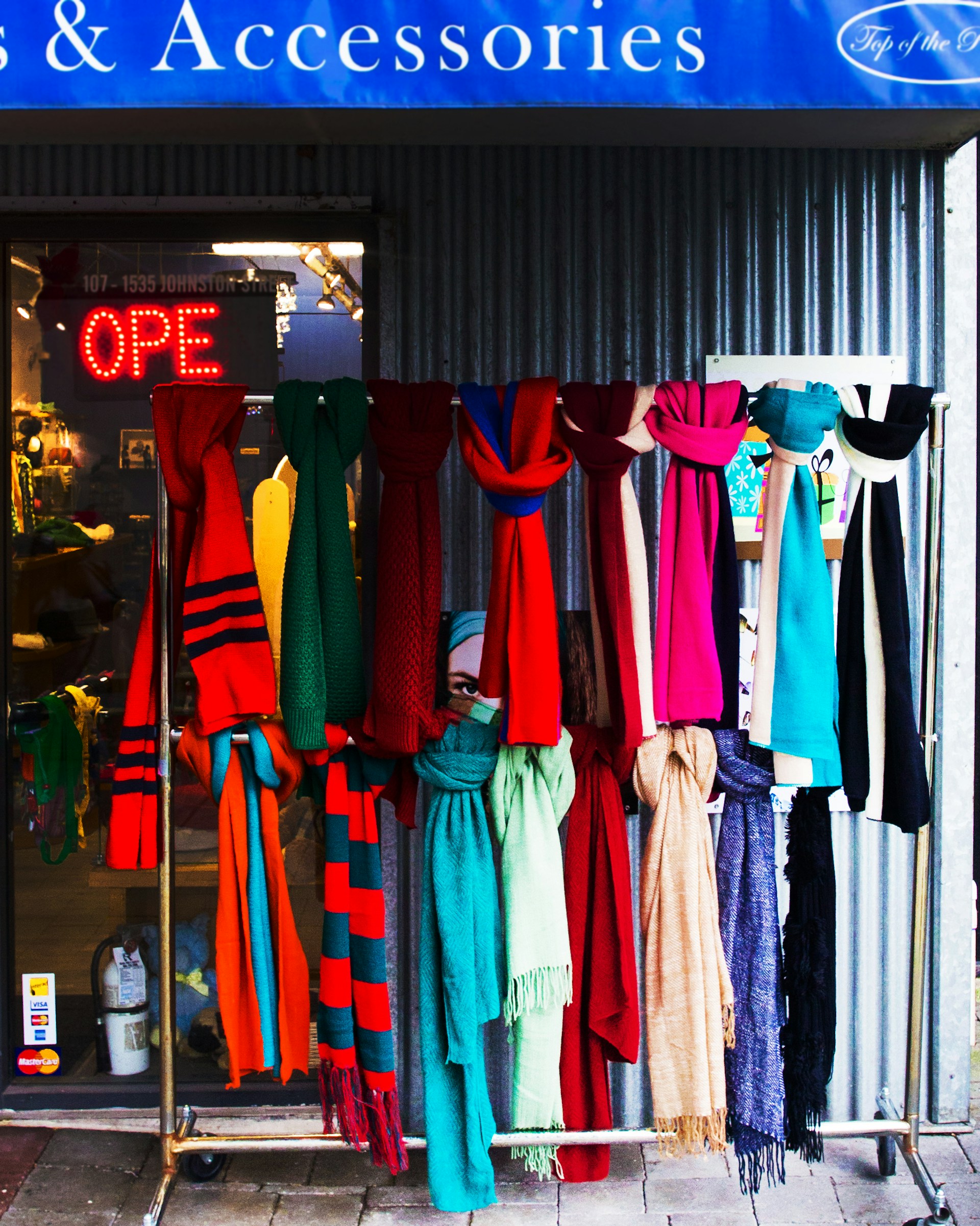 gray computer monitor