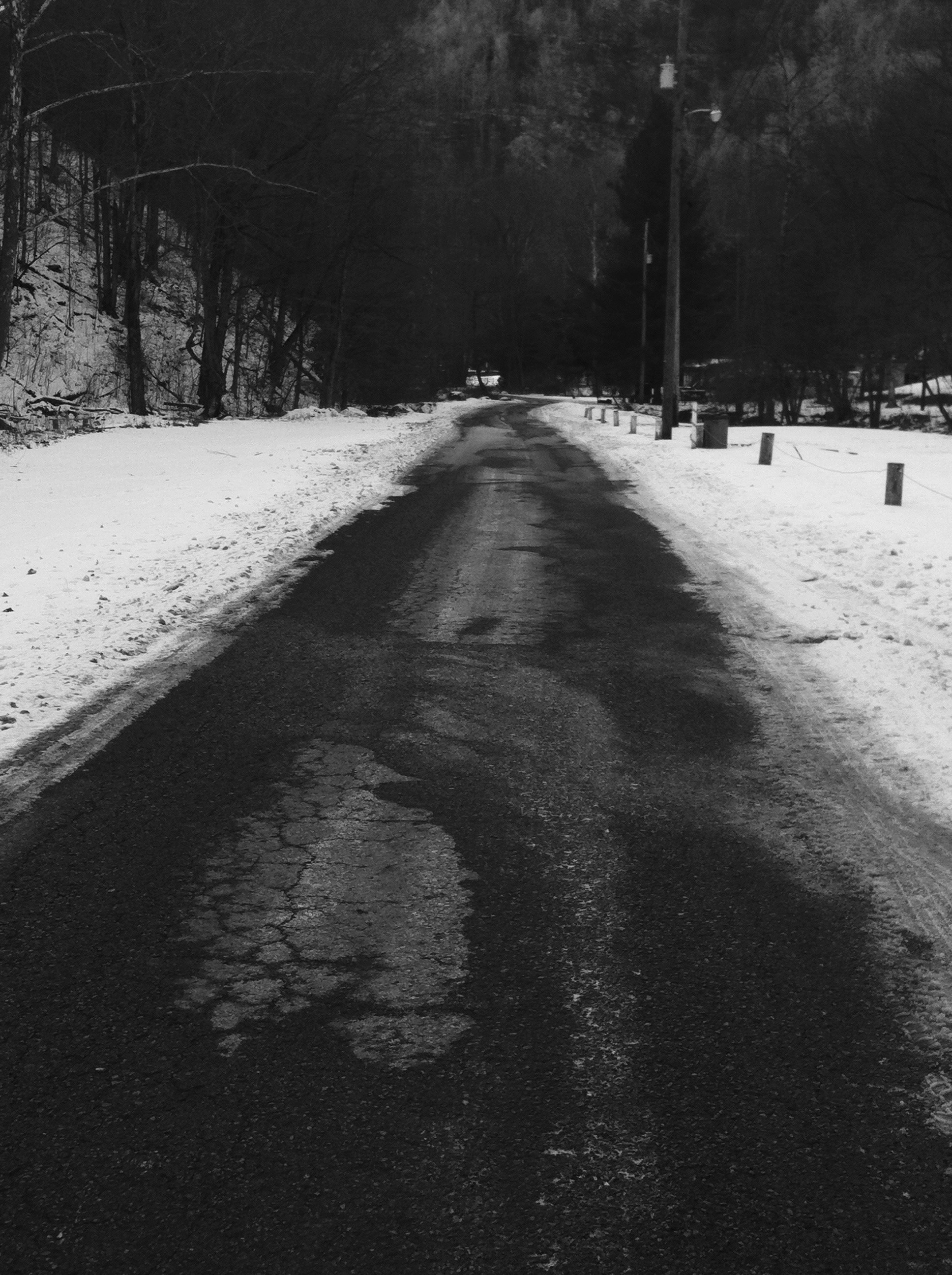 Черный отдаленный путь. Что такое белые дороги. Дорога зима белая. Что такое белые дороги. Одиночество дорога.