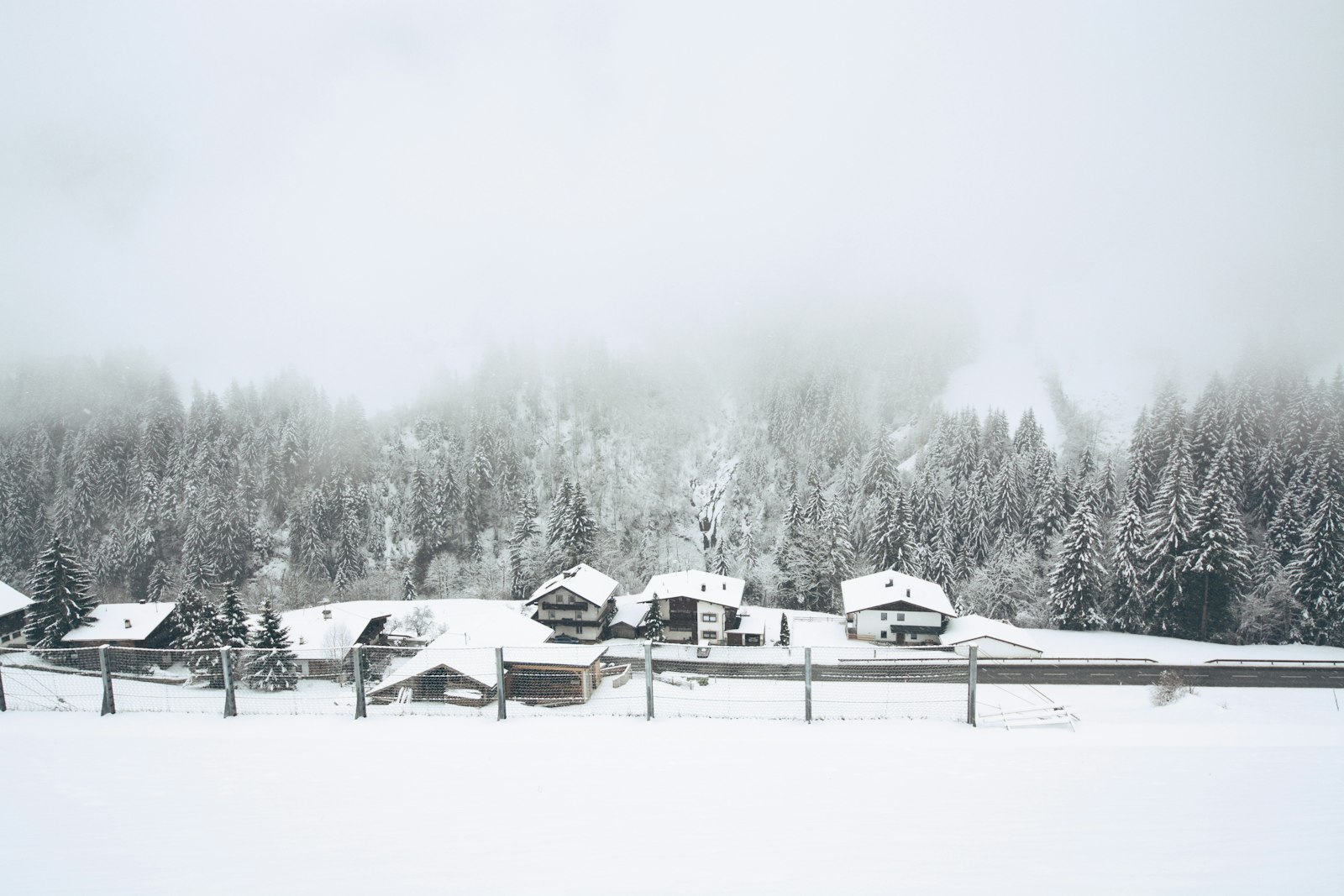 Sigma 8-16mm F4.5-5.6 DC HSM sample photo. Snow covered houses near photography