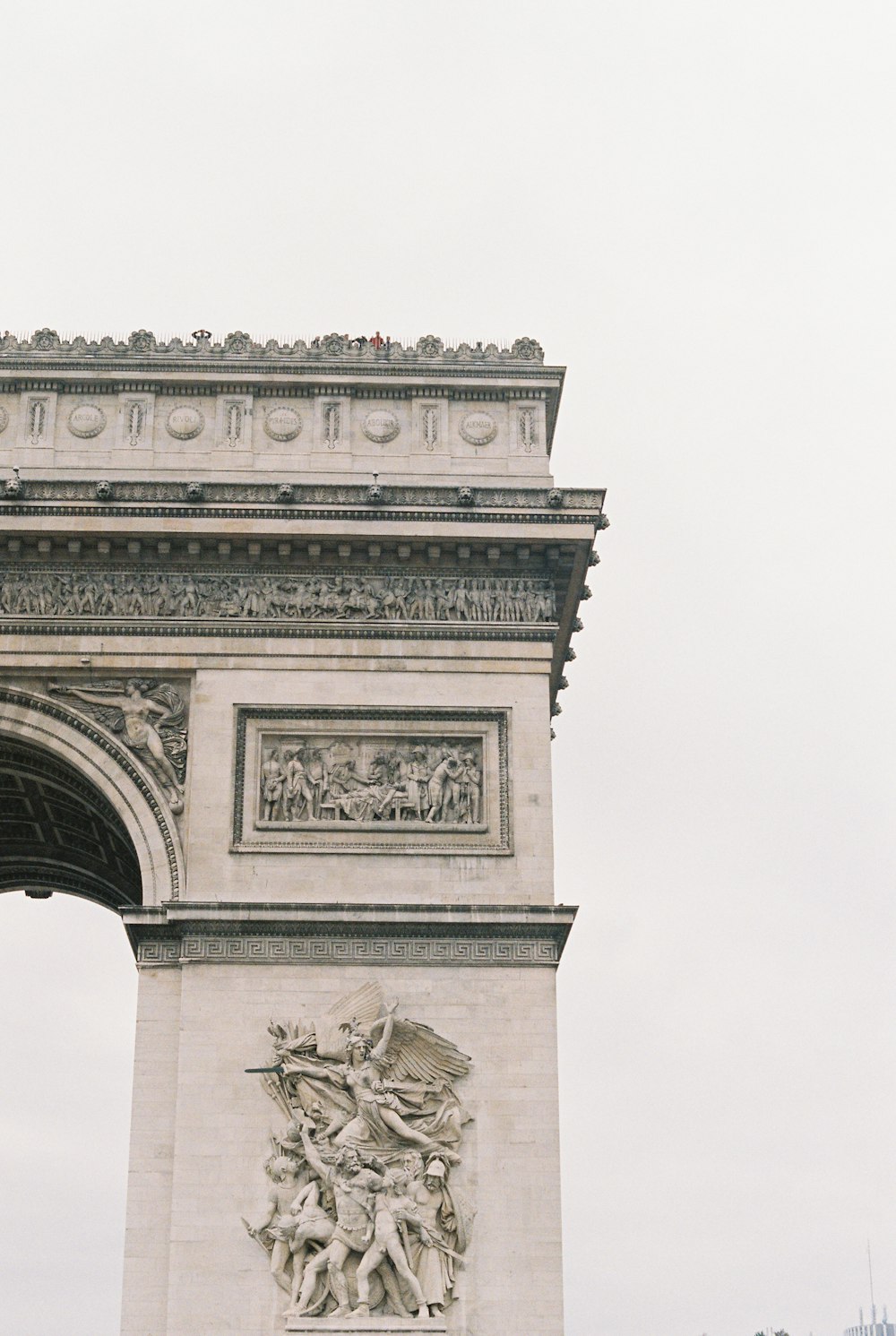 凱旋門、パリ、昼間