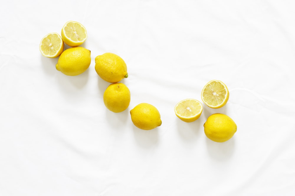 bunch of sliced American lemon