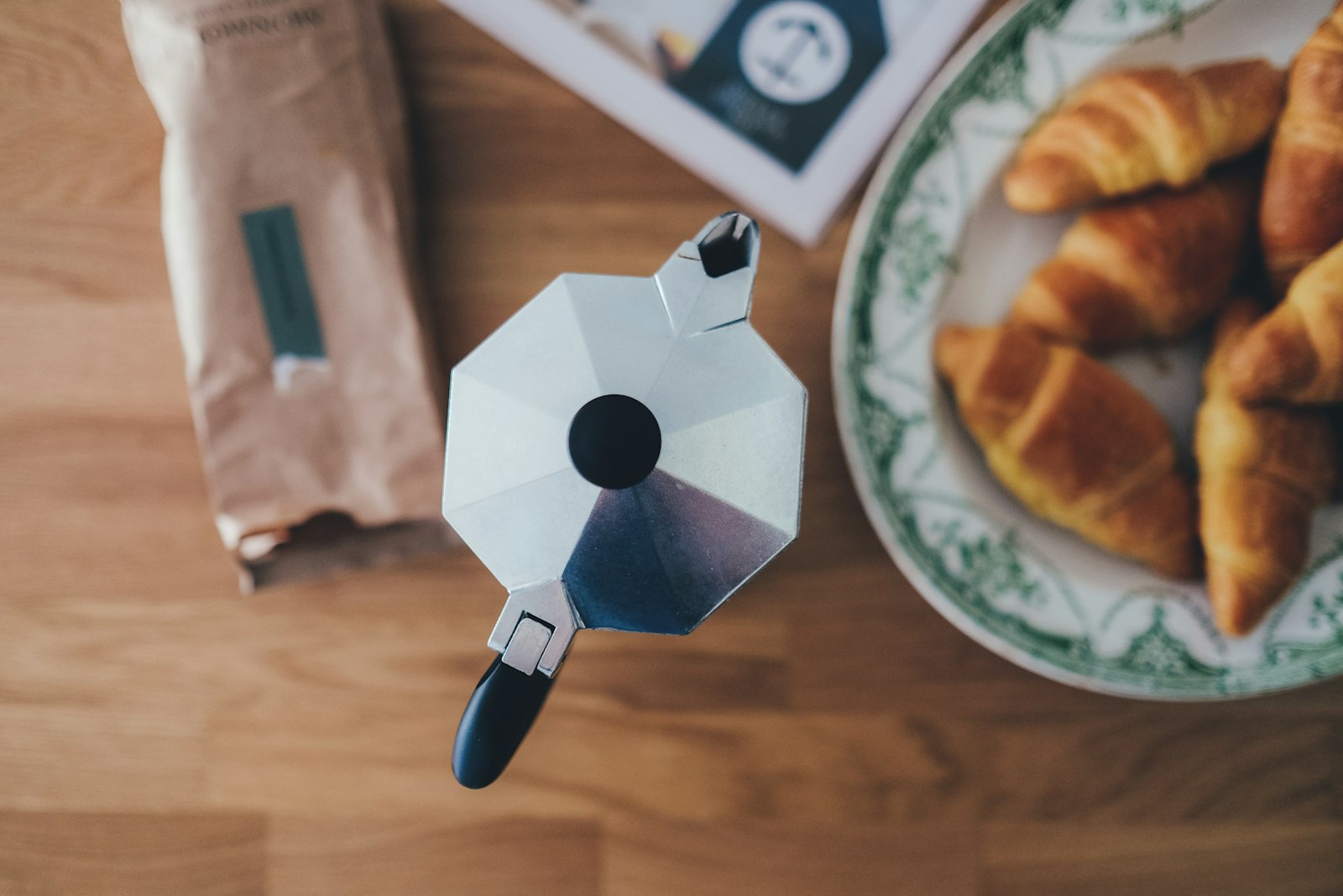 Fujifilm X-T1 + Fujifilm XF 23mm F1.4 R sample photo. Rolled breads on ceramic photography