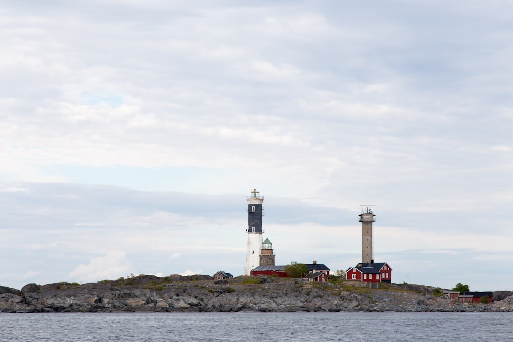 lighthouses during day time