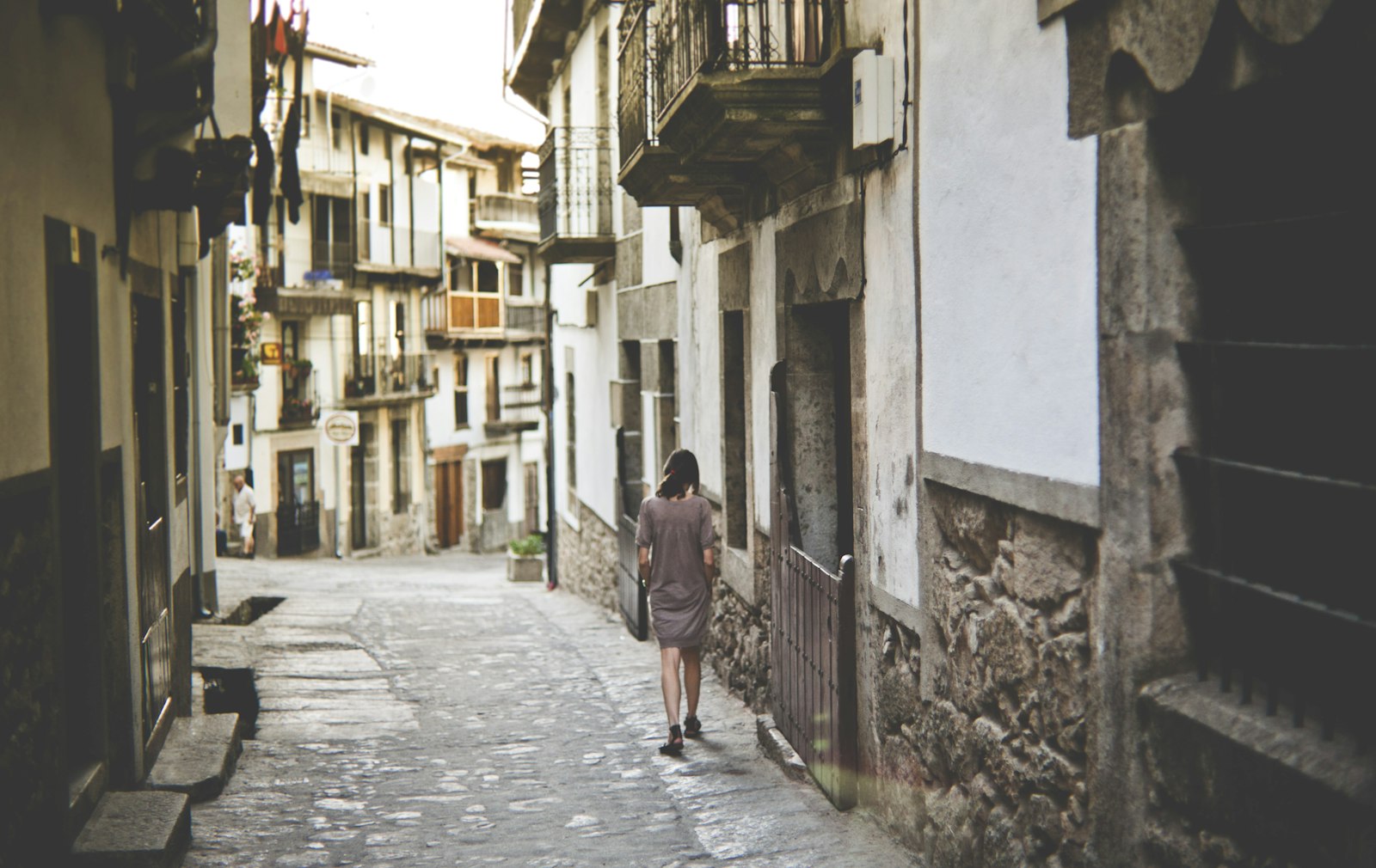 Canon EOS 5D + Canon EF 50mm F1.4 USM sample photo. Girl walking along pathway photography