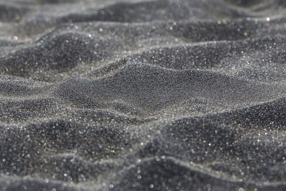 물방울이 있는 갈색 모래