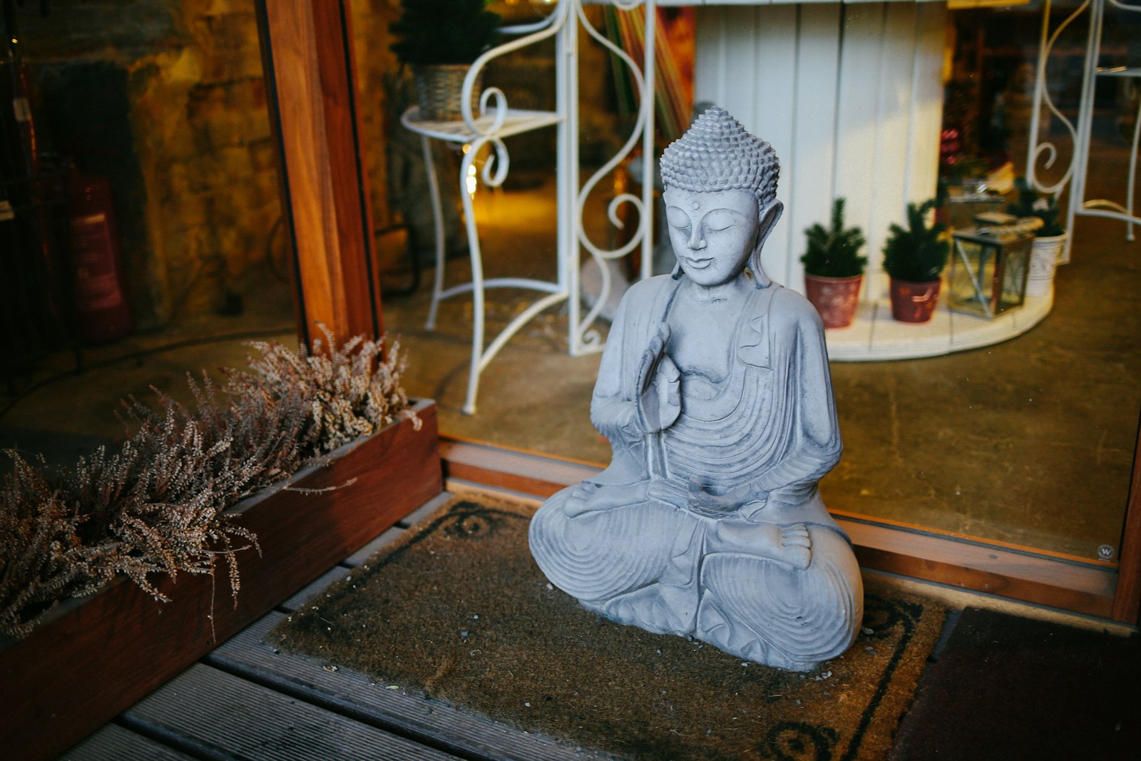 Canon EOS 6D + Canon EF 35mm F2 IS USM sample photo. Buddha statuette photography