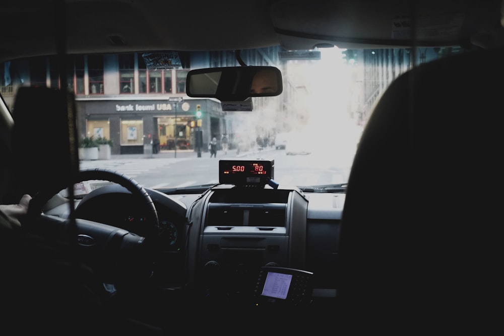 tableau de bord de voiture noir