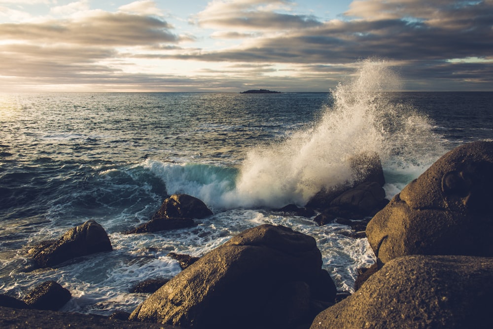 body of water flash on rocks