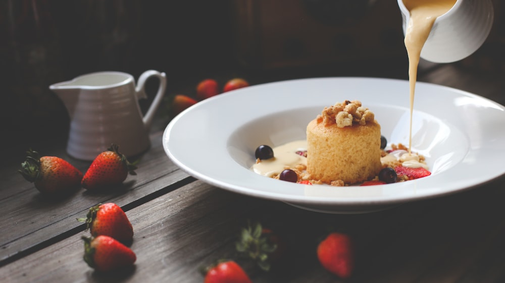 Dessert de gâteau aux fraises à la crème