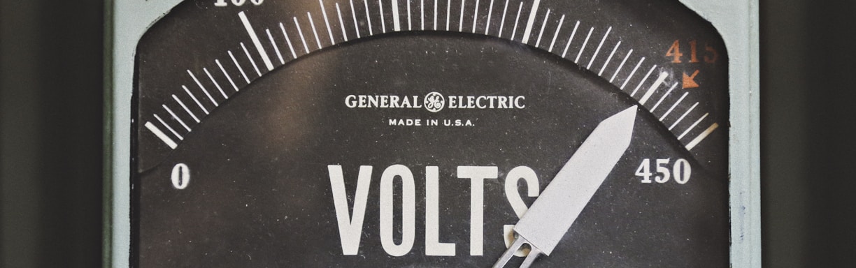 gray GE volt meter at 414