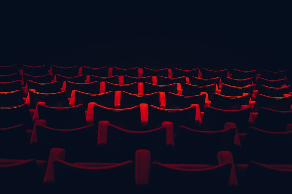 Poltrone rosse e nere del teatro
