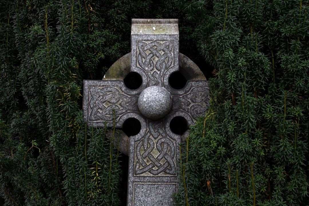 gray concrete cross statue,