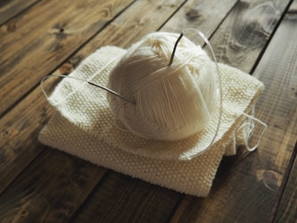 Découvrez la magie du tricot : tutoriels simples et accessibles