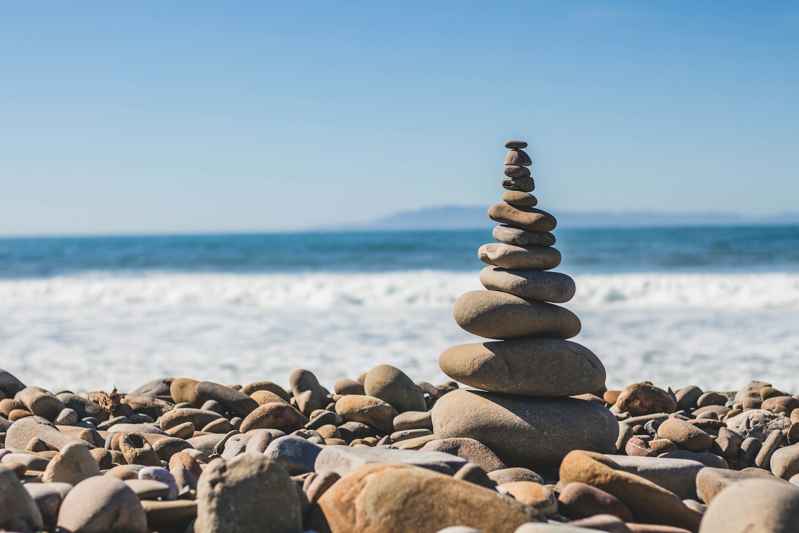 Canon EOS 650D (EOS Rebel T4i / EOS Kiss X6i) + Canon EF 50mm F1.8 STM sample photo. Stack rock on seashore photography