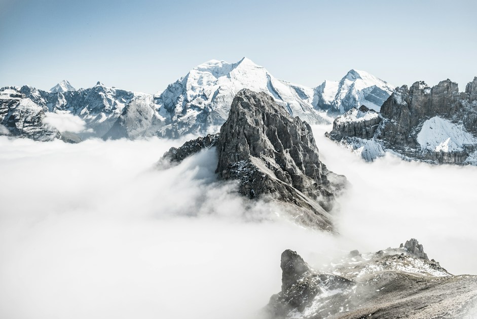 Swiss lake and mountain landscape