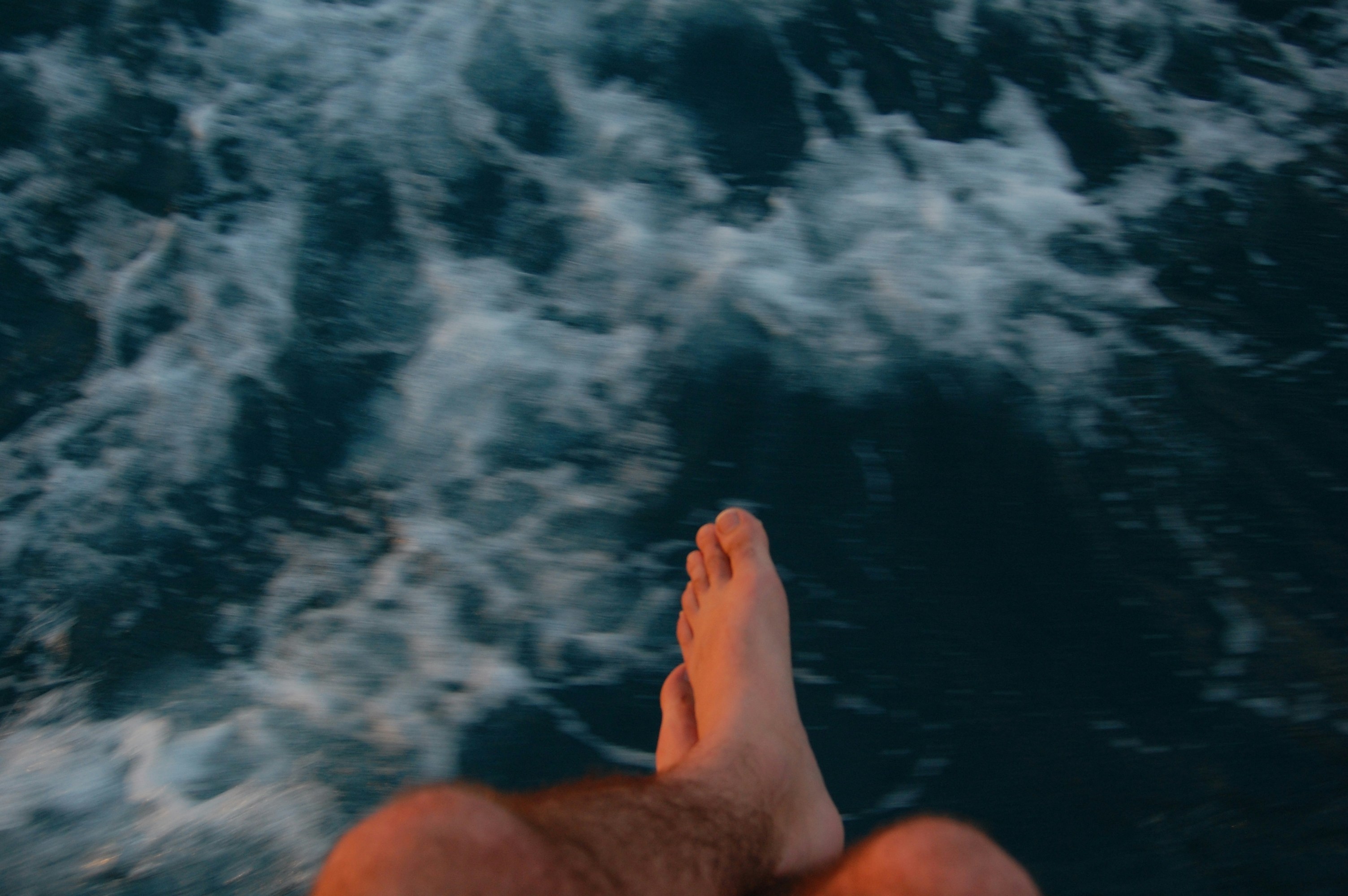 Красивые руки. Рука и море картинки. Памятник руки. Рука над морем где. Рука и море эстетика.