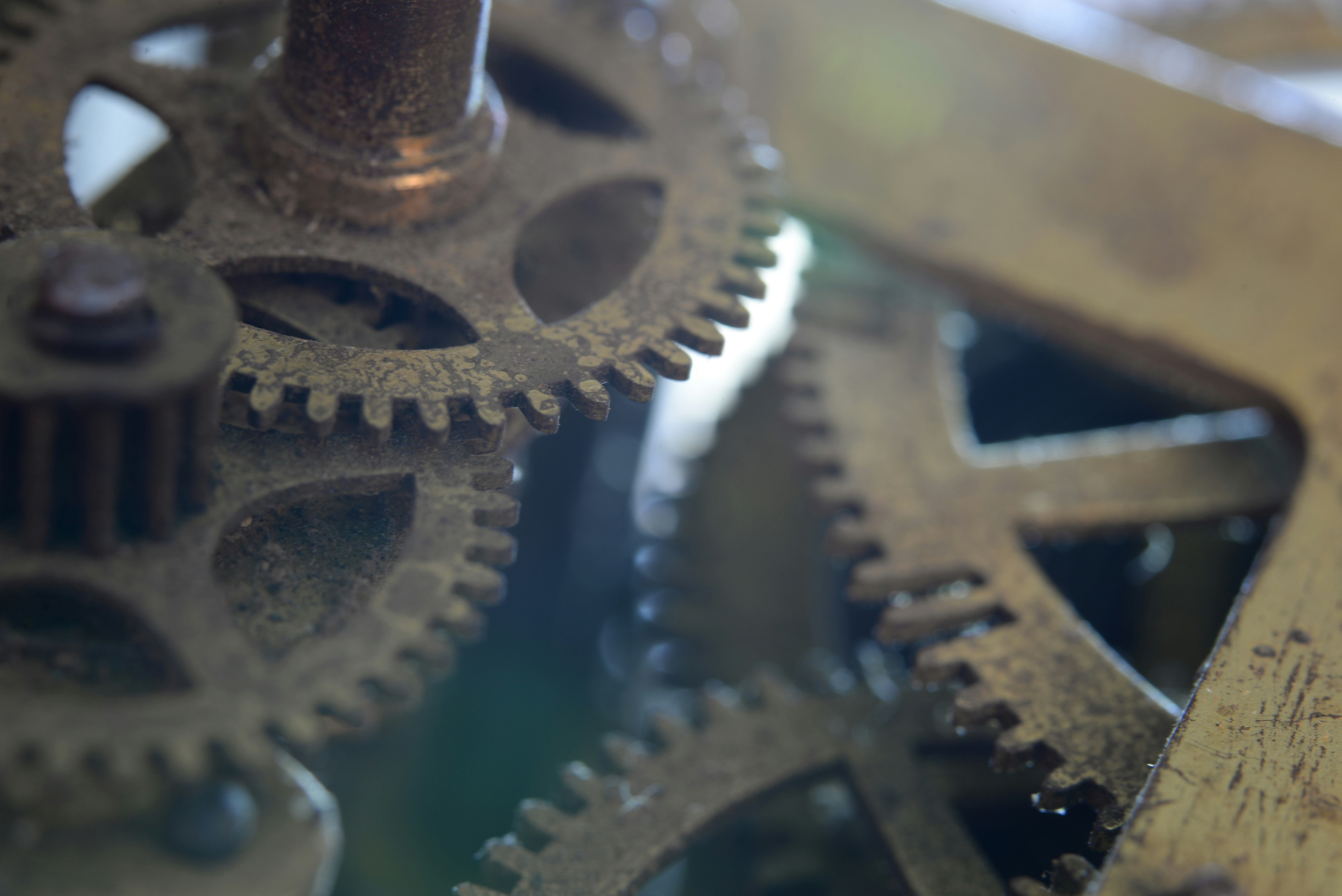 great photo recipe,how to photograph gears of an antique clock.