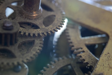 depth with layering for photo composition,how to photograph gears of an antique clock.