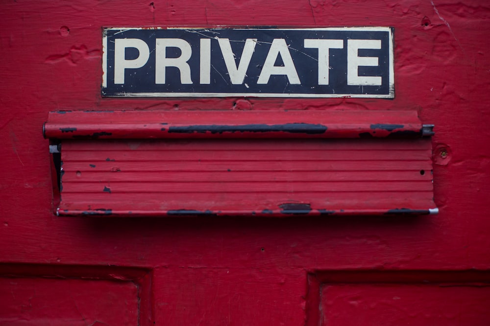 Private Signage-Tür