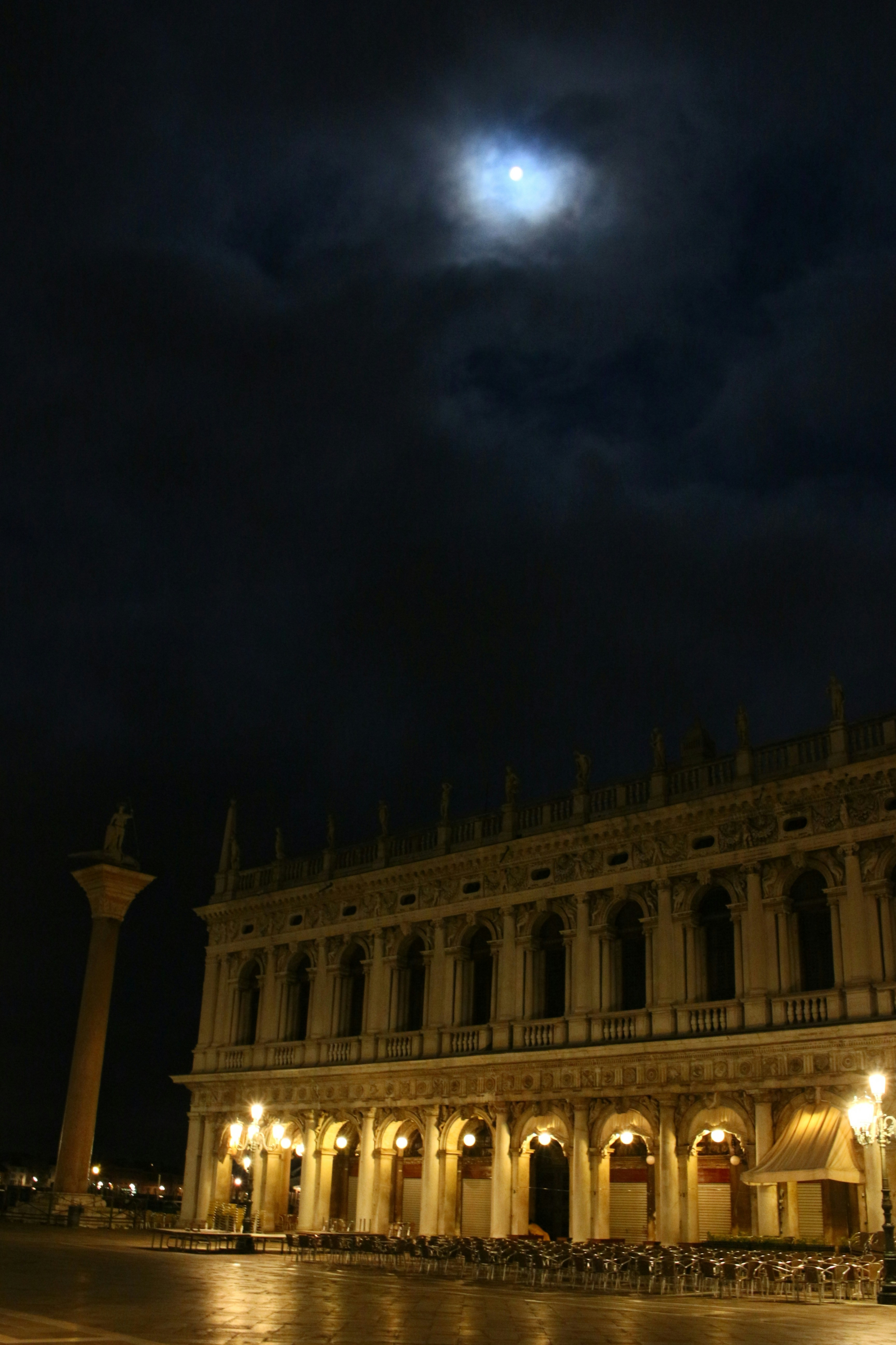 Free Unsplash photo from Robin Chutaux