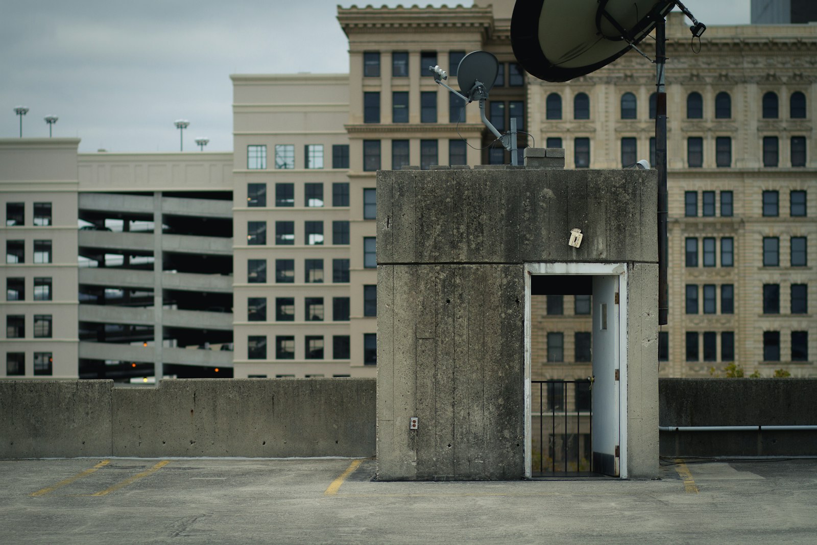 Canon EOS 7D + Canon EF 85mm F1.8 USM sample photo. Gray concrete house surrounded photography