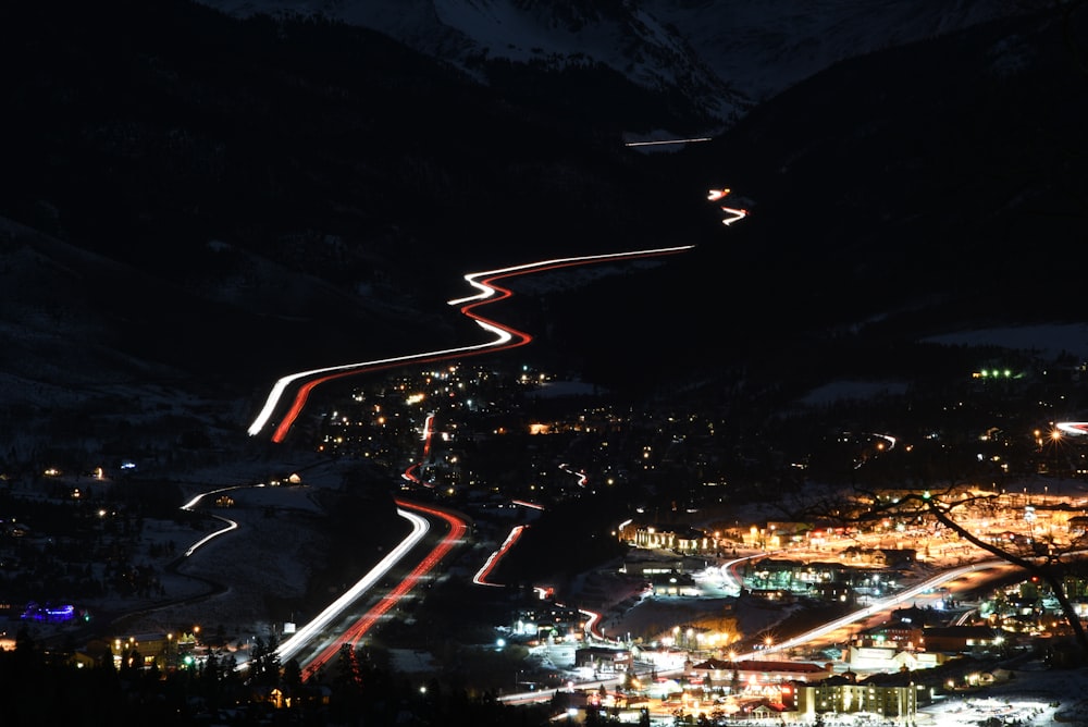 fotografia aérea de luzes da cidade durante a noite