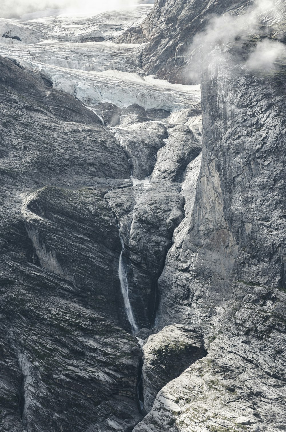 Foto aérea de una cascada