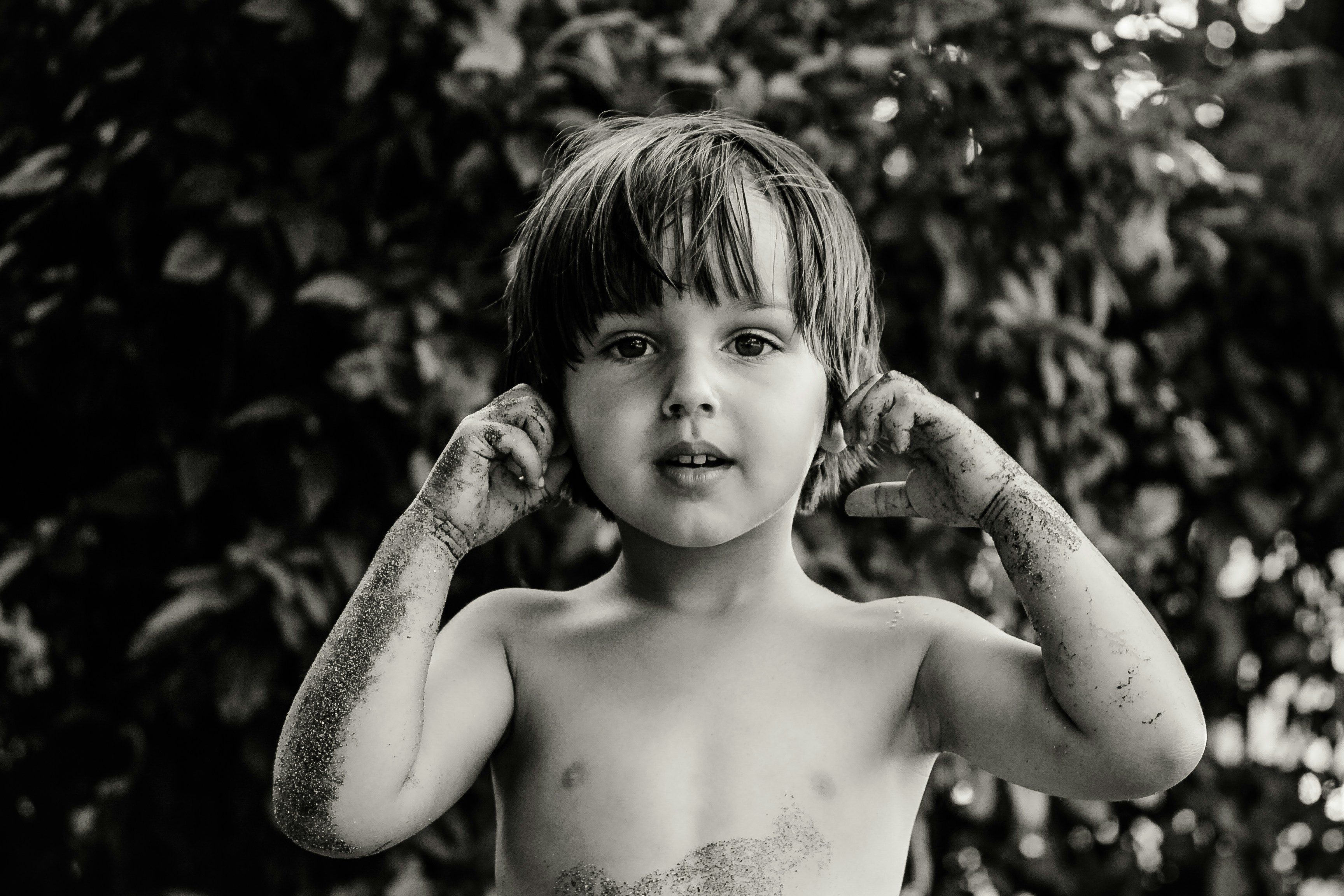 Young boy covered in mud photo by Carolina Sanchez B (@caritophoto1) on Unsplash