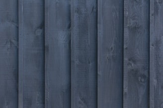 gray wooden surfcae