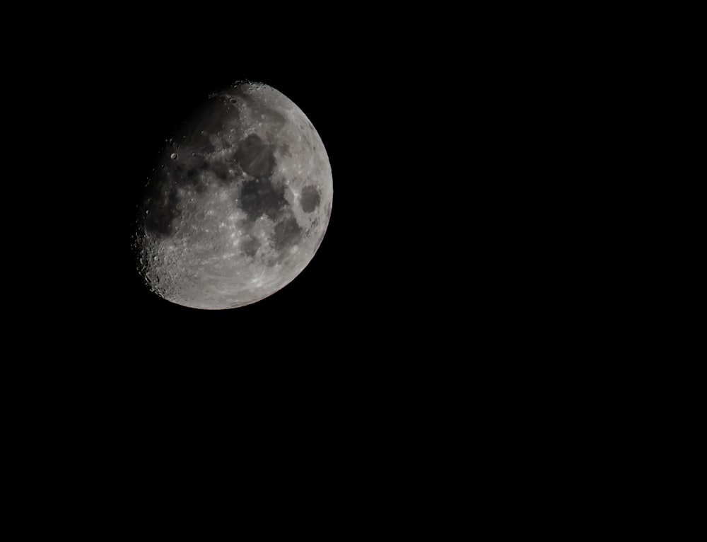 Fotografía de la luna en primer plano