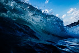 beach waves at daytime